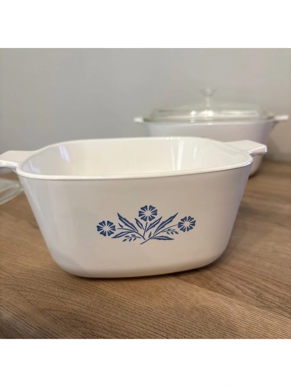 Lot of 3Corning ware Blue cornflower, 1Qt, 2.5Qt & 1 3/4 with lids